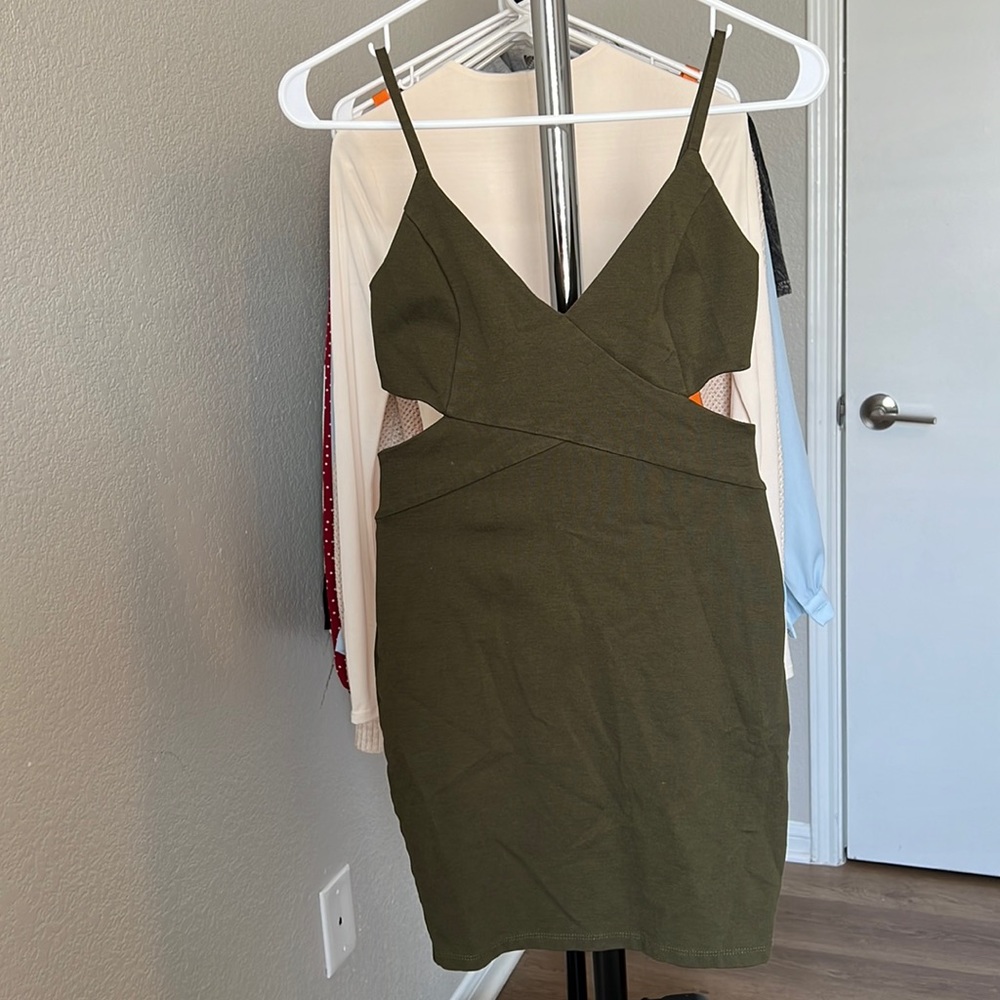 Solemio LA - cut out dress - Olive green